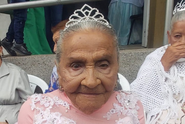 Aquilina Cifuentes durante la celebración de sus 15 años años en Neira (Caldas). La mujer más longeva del municipio falleció a los 102 años de edad.