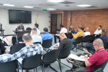 Miembros del sindicato Educadores Unidos de Caldas (Educal) se reunieron este martes (4 de febrero) en el Ministerio de Educación con el vicepresidente del Fomag, Aldo Cadena. Se buscn a soluciones a lo que llaman caos en el servicio de salud, a paritr del nuevo modelo, que entró en vigencia el primero de mayo del 2024. 