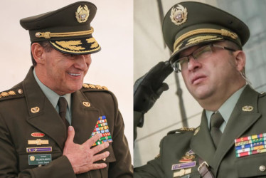 General William René Salamanca, quien deja la Dirección de la Policía Nacional, y su reemplazo en el cargo, Brigadier General (r) Carlos Fernando Triana.