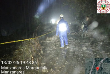 Deslizamiento de tierra en Manzanares (Caldas) debido a las lluvias de las últimas horas.