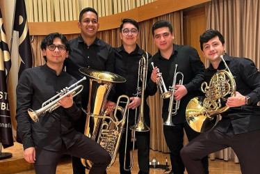 El cornista filadelfeño Juan Pablo Castaño (der.) es egresado de la Universidad de Caldas y estudia una maestría en Karlsruhe (Alemania). Con su ensamble Colombian Brass Quintet logró el tercer puesto del Festival de Liubliana.