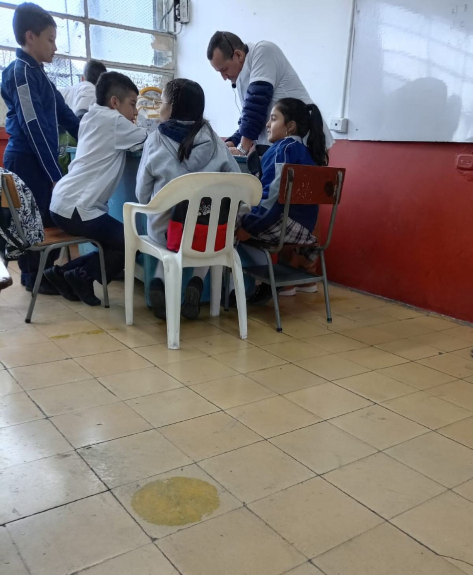 Preocupan falta de sillas y de docentes nombrados en el colegio Gerardo  Arias