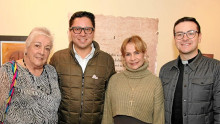 Ángela Botero, Juan David Montes, Claudia Amanda Vallejo y el presbítero Ricardo Andrés Vidal, vicario de la Catedral Basílica de Manizales.