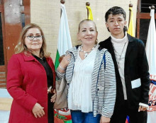 Aída Marín, docente del Inem; Victoria Gutiérrez, presidente del Supe, y Luis Miguel Lara, representante estudiantil.
