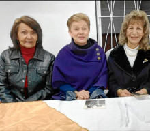 Gabriela Salgado de Rivadeneira, Lilia Serna y Luzmila García, se volvieron a encontrar en los 50 años de la institución educativa, en la que ellas ofrecieron sus servicios profesionales.