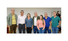 Carlos Eduardo Arango, Jorge Hernán Botero Restrepo, gerente de LA PATRIA; Stella Sánchez, Virgilio López, Valentina Alzate, Rubén Darío Ocampo y Julián Cardona.