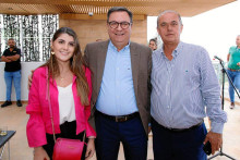 Sofía Calderón López, Lorenzo Calderón y Juan Carlos Gómez Muñoz, director de Cormanizales.