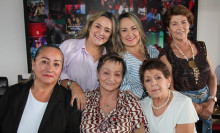 Luz Myriam Echeverri, Elsa Ramírez, Amparo Castaño, Mariela Castaño, Estela Castaño y Claudia Ramírez.