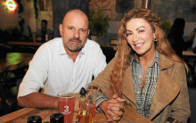 Eugenio Villada y Lina María Ramírez eligieron el restaurante Efecto Barbacoa para cenar.