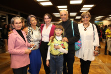 Hilda Castro, Lina María Betancur, Luz Adriana Pineda, presbitero Carlos Eduardo Betancur, Olga Patricia Betancur y Luciana Salomé Arias.