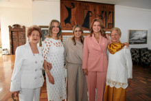 Raquel Sierra, Lorena Ocampo, Mónica Alzate, Juana Carolina Londoño y Adela Sierra.