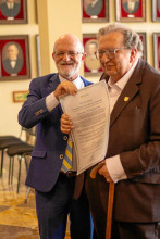 Reconocimiento a Jorge Raad Aljure, por su labor como médico y docente en Caldas.