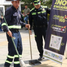 Corrió a retirar los excrementos